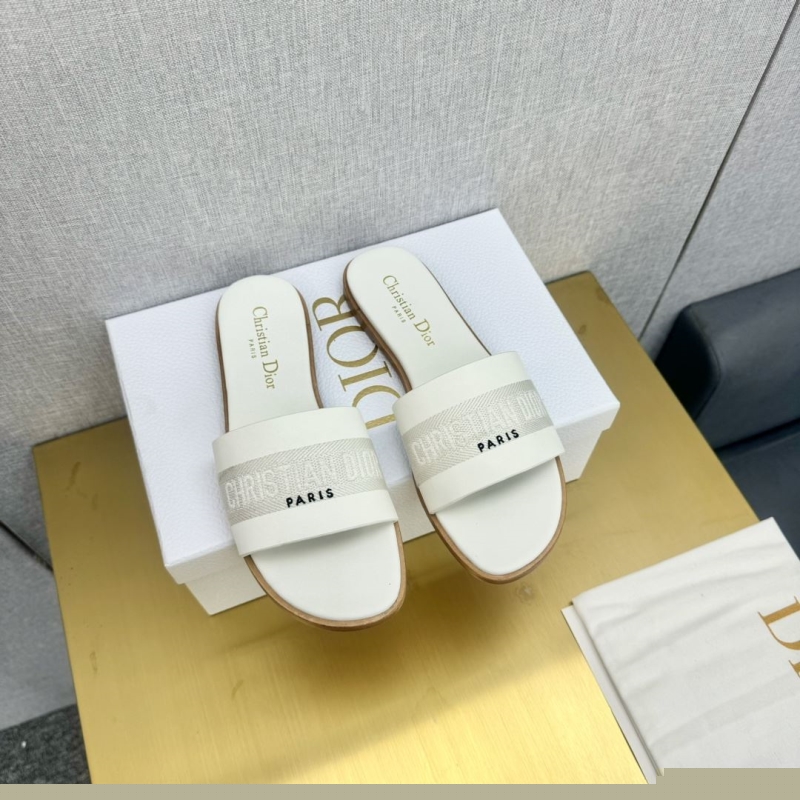 ch**an D*or slippers